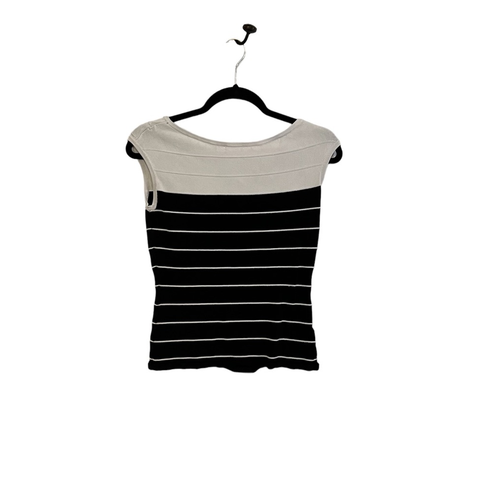 🖤 White House Black Market Ribbed Shell 🖤 - Picture 2 of 3
